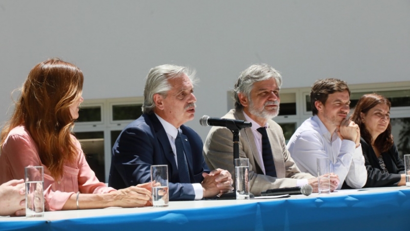 El Presidente encabezó en La Plata la puesta en valor de los nuevos edificios del IFLP y el CEQUINOR