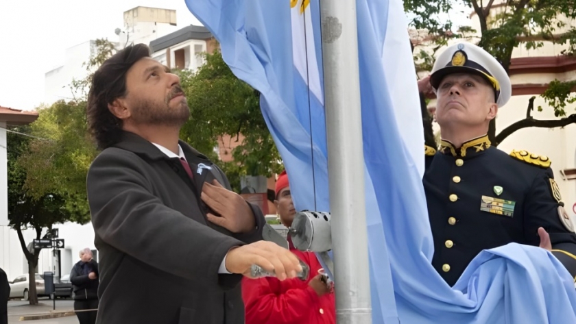 El gobernador Sáenz encabezó los actos centrales por el 214° aniversario de la Revolución de Mayo
