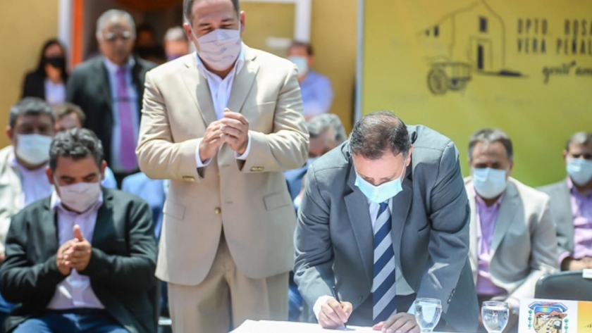 Quintela llevó $1.270 millones en obras a Rosario Vera Peñaloza