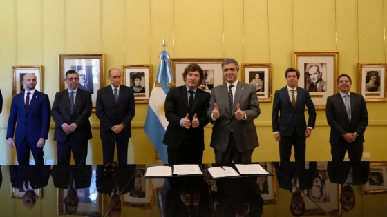 El Presidente Milei y Jorge Macri firmaron el acuerdo de traspaso de colectivos a la Ciudad de Buenos Aires