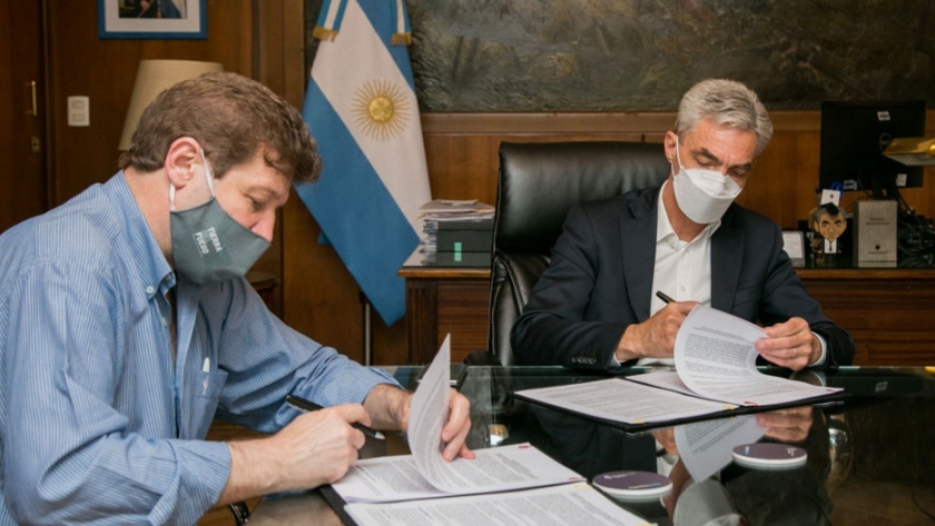 Firma de convenio junto a Tierra del Fuego para la construcción de una terminal de ómnibus y la realización de obras en el puerto de Ushuaia