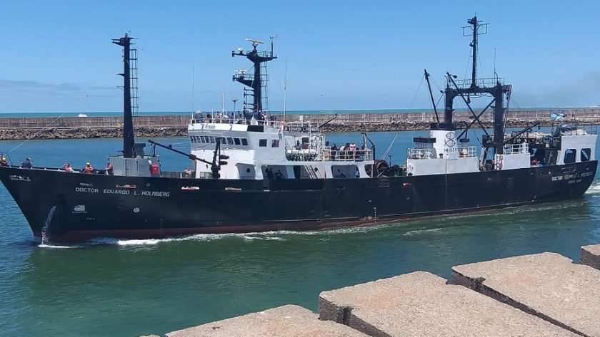 INIDEP investiga el calamar y la anchoíta con los buques Víctor Angelescu y Dr. Eduardo L. Holmberg
