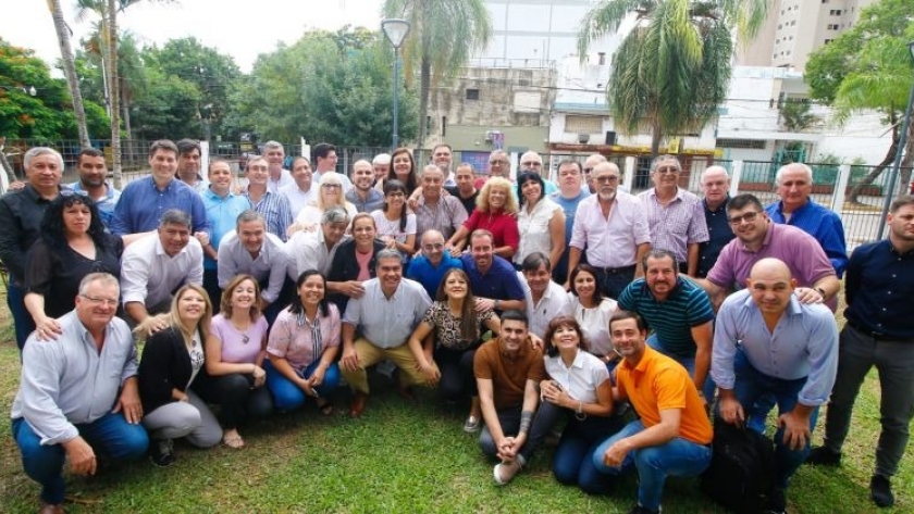 Junto a intendentes del oficialismo, Capitanich trazó una agenda de obras y trabajos en municipios