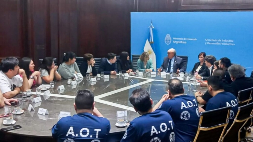 Reunión con De Mendiguren por la incorporación del sector textil al subrégimen de promoción industrial
