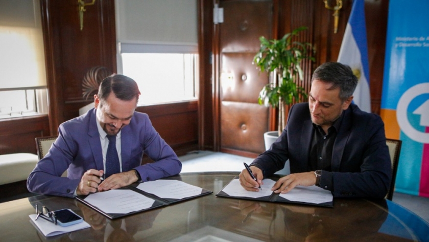 Cabandié se reunió con la Agencia Francesa de Desarrollo para avanzar en proyectos con financiamiento externo por 710 mil euros