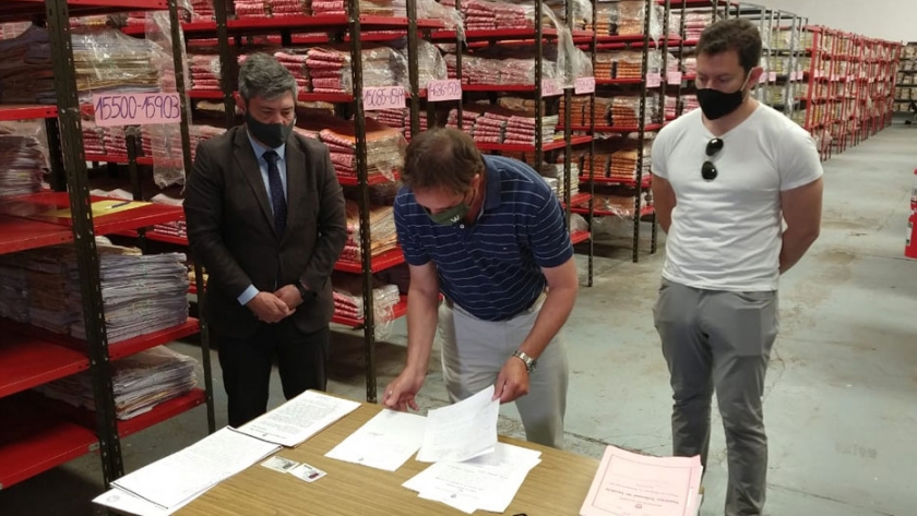La Justicia dona al Centeno toneladas de papel para vender y cobrar la ganancia