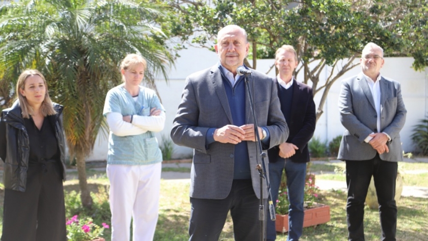 Perotti firmó el acta para dar inicio a las obras de ampliación del hospital Dr Amilcar Gorosito de Sunchales