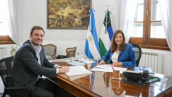 Carreras y el intendente Mariano Lavín firmaron el convenio provincial “Mi Escritura, un Derecho”