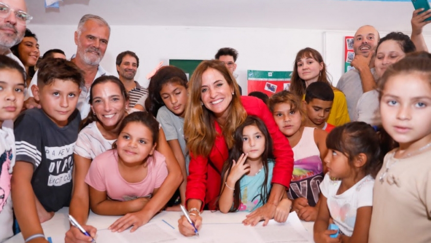 Victoria Tolosa Paz recorrió la Obra del Padre Cajade en La Plata y entregó materiales para infancias y adolescencias