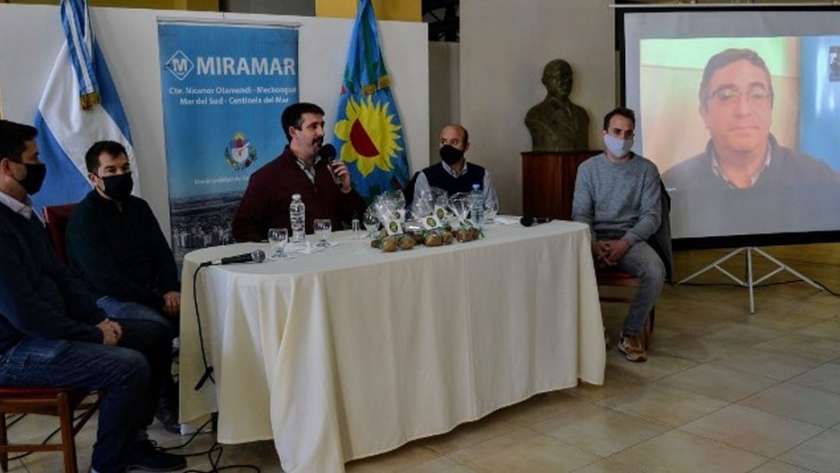 El MDA presentó a General Alvarado como zona libre de la mosca de los frutos