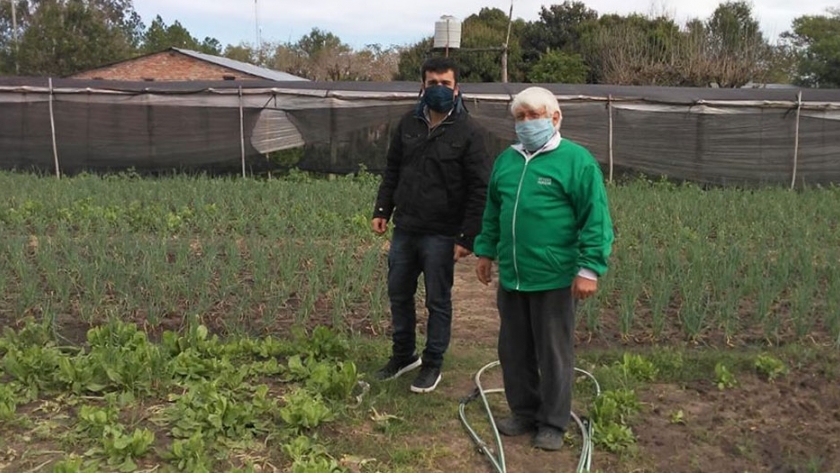 Entrega de semillas y elementos de prevención a productores hortícolas de la Economía Social