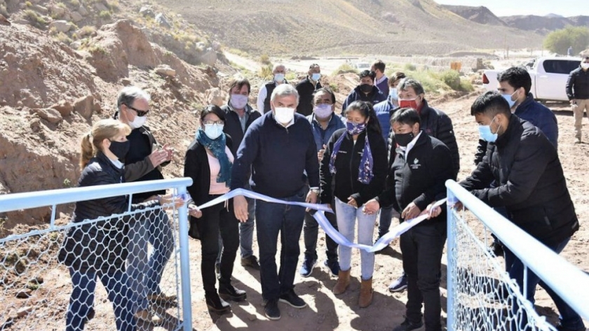 Obras de Vialidad: nueva pasarela sobre el río Susques