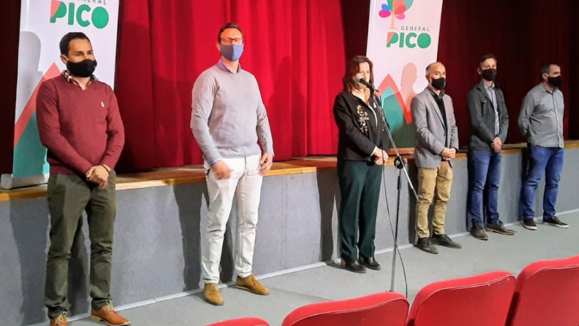 General Pico: entregaron 30 microcréditos de la Ley de Descentralización