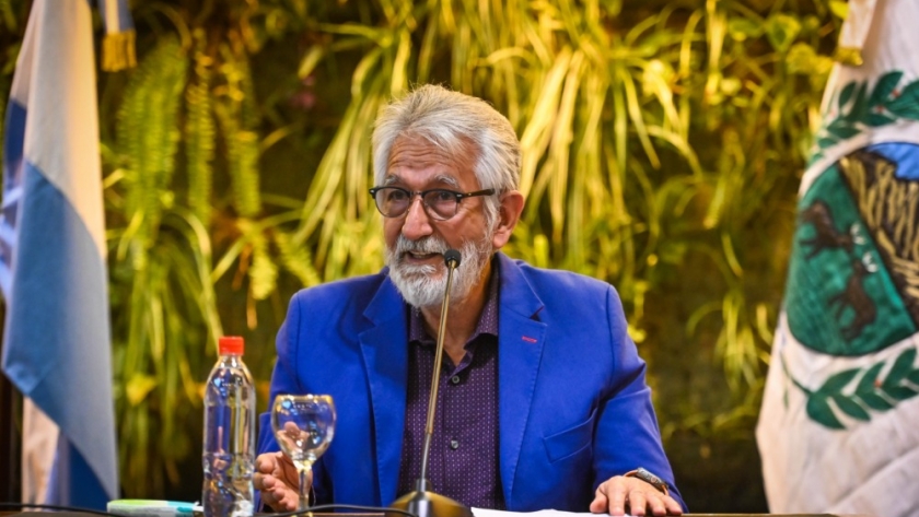 El gobernador anunció un nuevo aumento salarial para toda la Administración pública