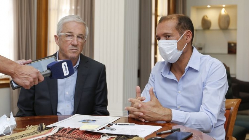 Gutiérrez firmó convenios para obras en San Patricio del Chañar