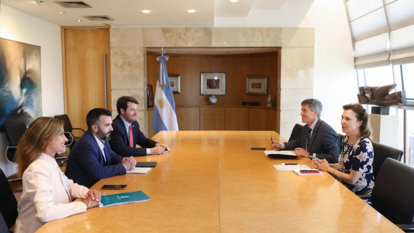 Mondino se reunió con productores de Mendoza para impulsar las exportaciones de ajo