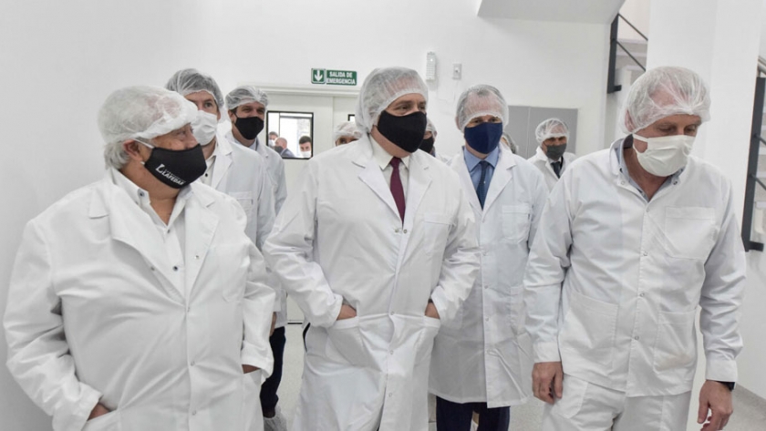 El presidente Fernández recorrió las plantas de Grupo Motta y Laboratorios Lafedar