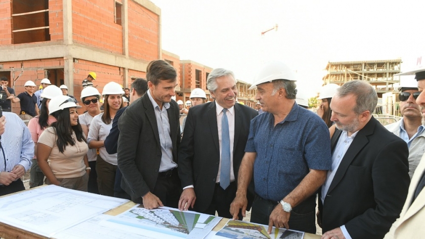 Alberto Fernández visitó obras en construcción en Morón