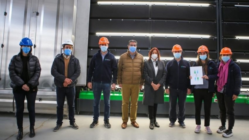 La industria chaqueña sigue creciendo: Contacto SA inició nuevas líneas de producción de vidrios