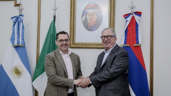 Misiones fortalece lazos con Irlanda: encuentro entre Hugo Passalacqua y el embajador John Mccoy