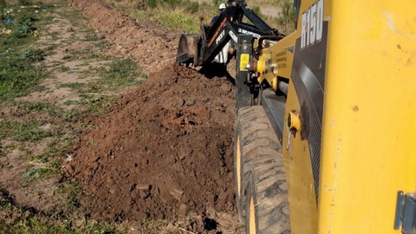 Obra histórica: el gobierno completará la red troncal de Lapachito garantizando el acceso al agua potable al barrio Villa Quijano