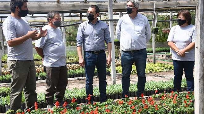 Rodríguez recorrió producciones hortícolas y florícolas de Florencio Varela