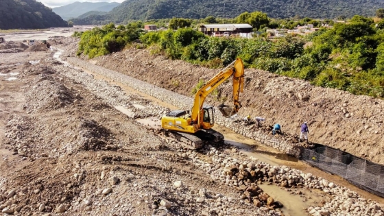 Santa María refuerza sus defensas hídricas para proteger caminos y zonas productivas