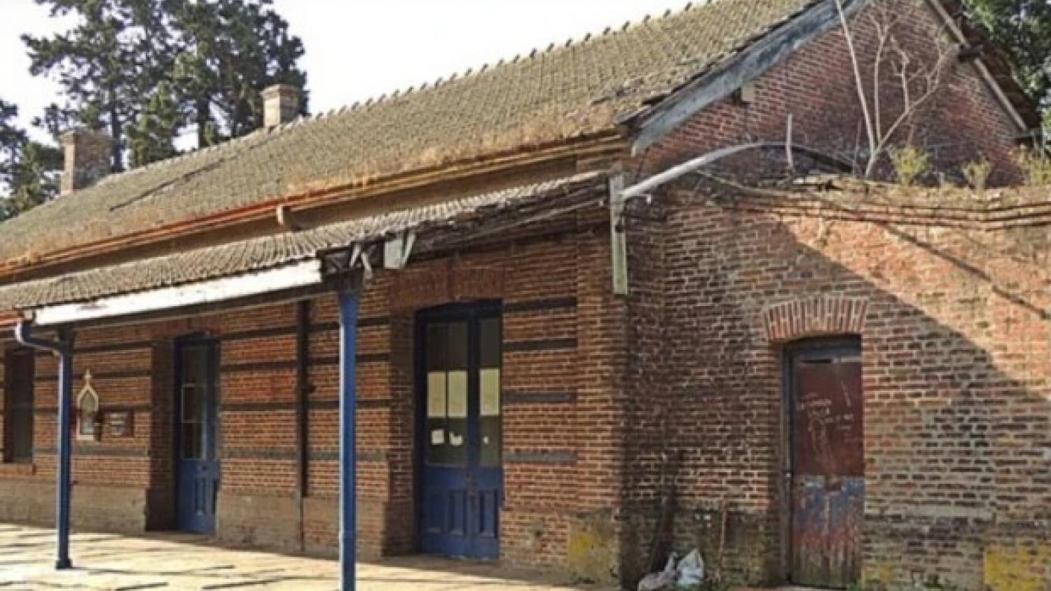 Villa Alsina, la escapada verde a una hora de Buenos Aires que conserva su alma ferroviaria