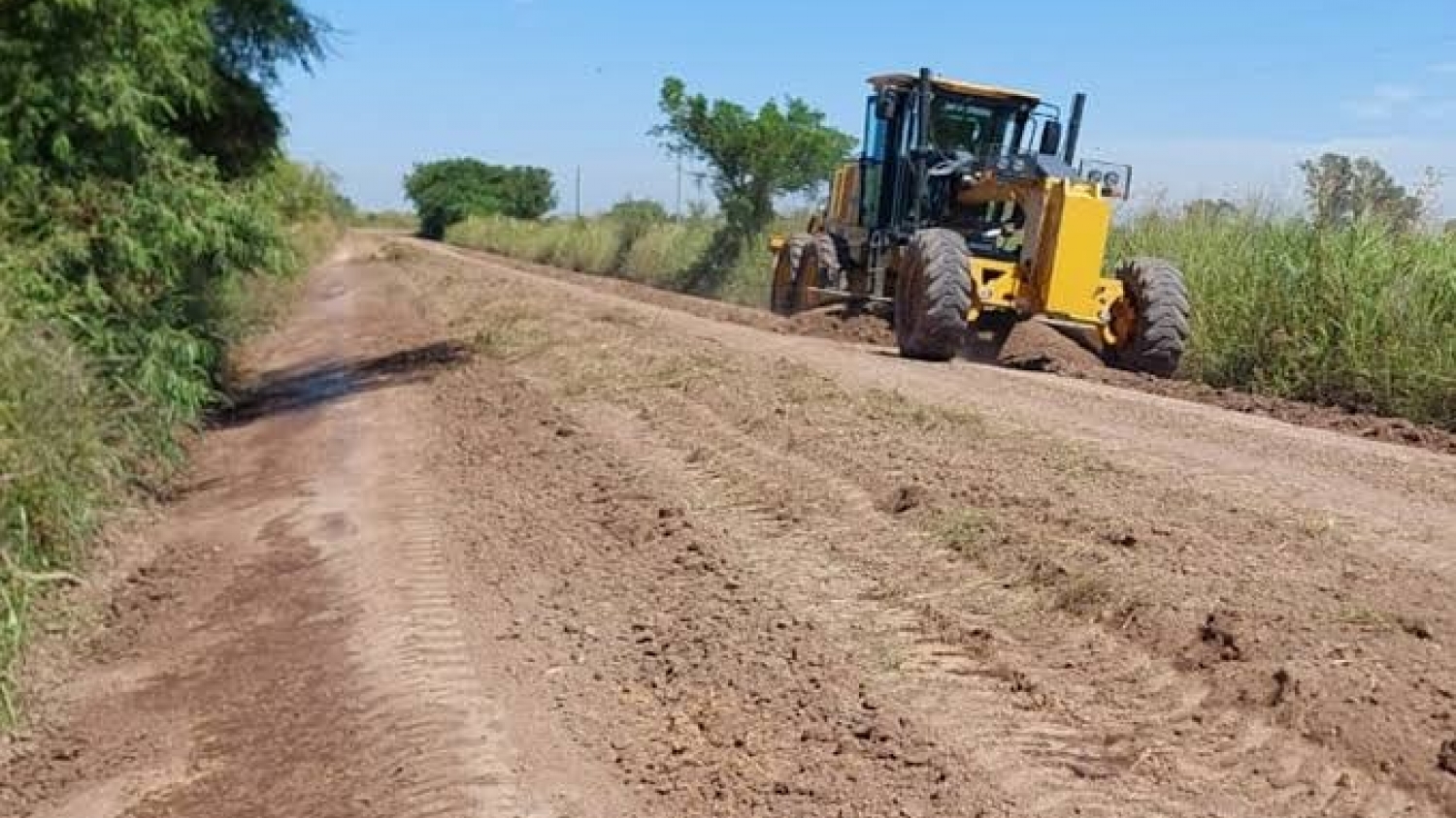 Agro en Ibarreta: obras en caminos rurales
