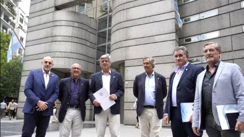 El Campo Argentino y el gobierno dialogan para mejorar la comercialización internacional y revisar las retenciones