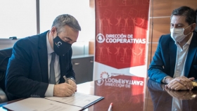 Desarrollo Humano firmó un convenio para asistir a cooperativas