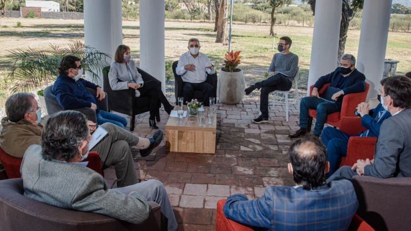 Raúl Jalil se reunió con los representantes de una empresa australiana interesada en invertir en la Provincia