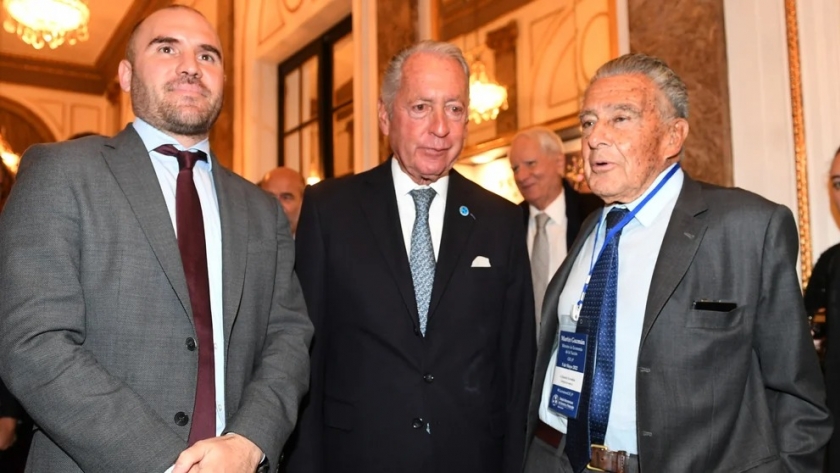 Martín Guzmán y el círculo rojo cara a cara