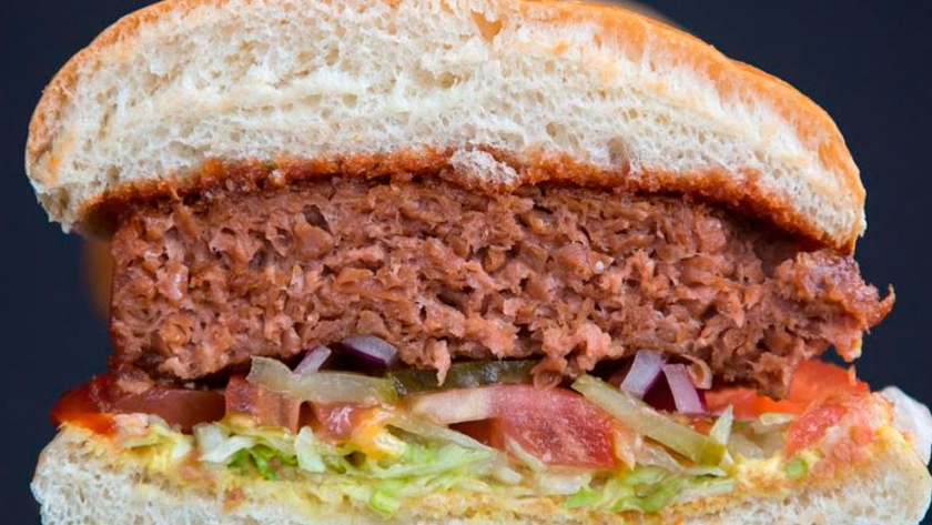 La UE permite que se pueda usar hamburguesa o salchicha para productos hechos con carne vegetal