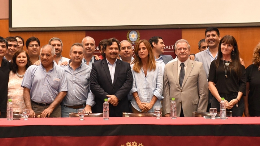 Sáenz encabezó la presentación del operativo de entrega de las Tarjetas Alimentar en Salta