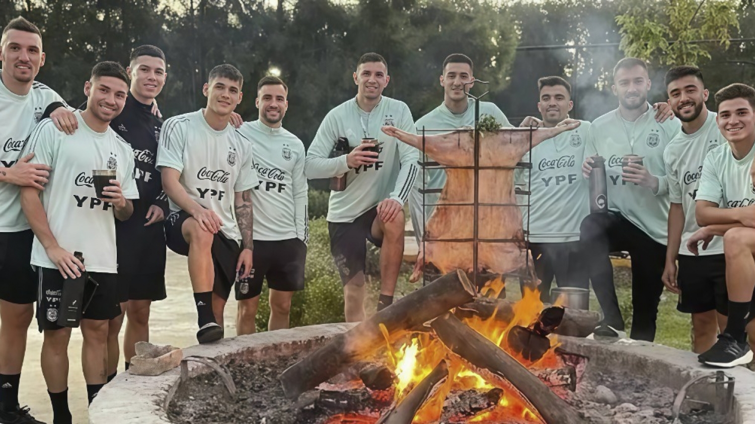 La Selección Argentina llevó 500 kilos de carne al Mundial y volvió a mostrar una tradición que trasciende fronteras