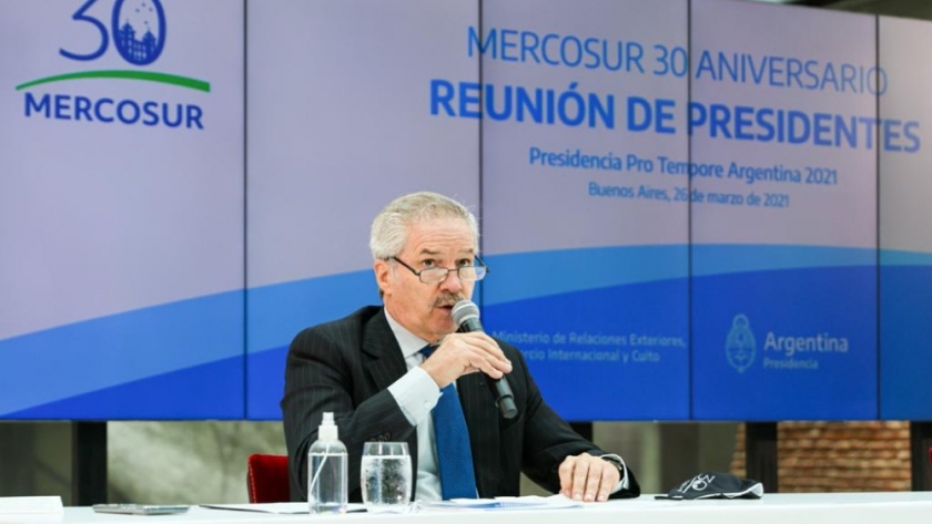 El canciller Felipe Solá presentó el estatuto de la ciudadanía del Mercosur