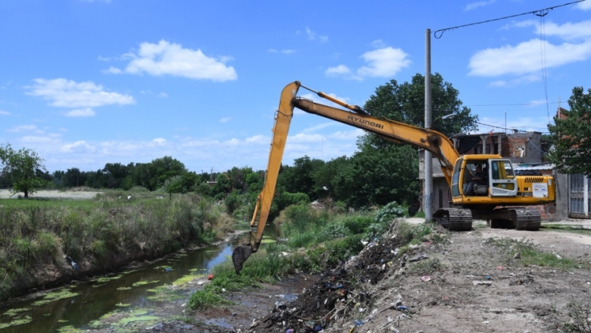 El gobierno provincial interviene nuevamente el arroyo Ludueña