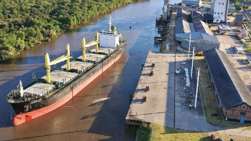El primer embarque del año en los puertos entrerrianos genera más de 400 puestos de trabajo directo
