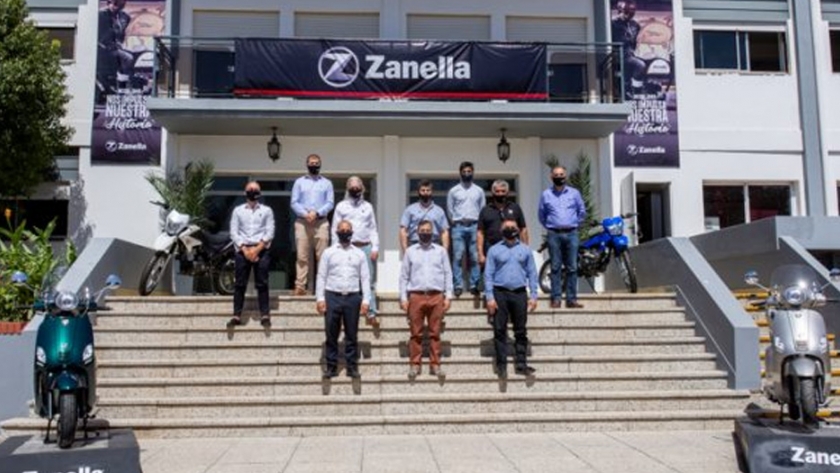 El ministro de Producción recorrió la fábrica de motos Zanella