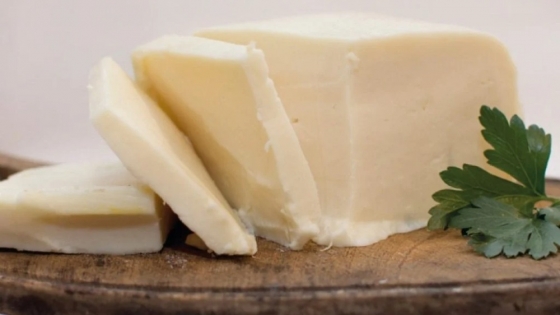 La ANMAT prohibió la venta de un queso muzzarella porque es un potencial riesgo para la salud