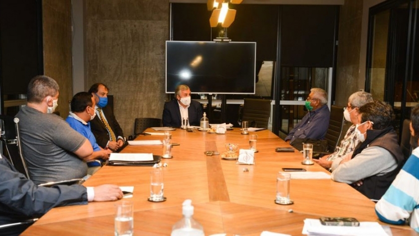 Reunión clave con los gremios privados
