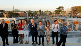 El ministro Giuliano inauguró un nuevo puente modular en Ezeiza que mejora la seguridad ferroviaria de la línea Roca