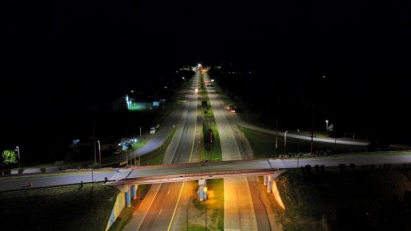 Renuevan las luminarias led sobre la autopista desde Villa Mercedes hasta Córdoba