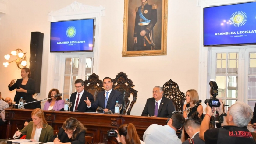 Valdés aseguró que no buscará reformar la Constitución provincial y que su gestión se basa en políticas con amplia participación social