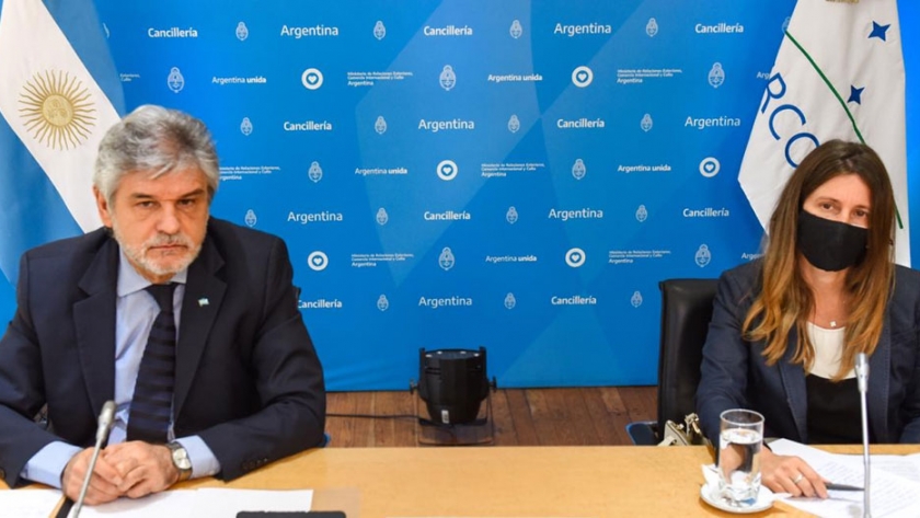 Reunión de trabajo entre el Secretario Filmus y el Embajador de la República Popular China en la Argentina