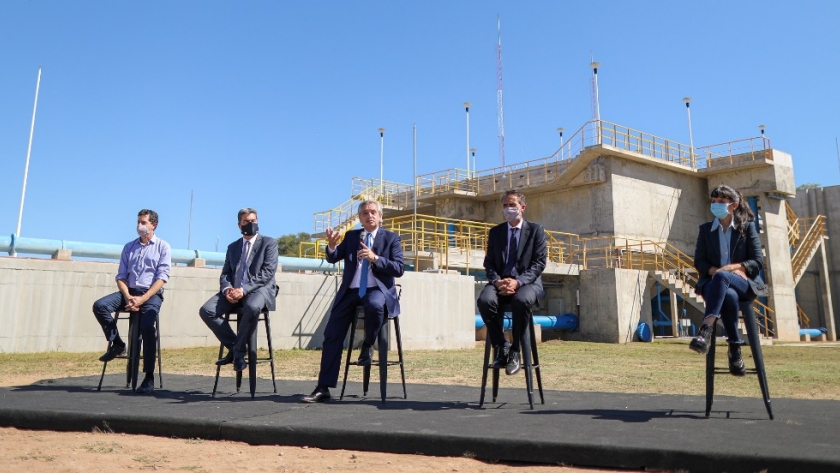 “Cuando trabajamos para los argentinos no tenemos sectores políticos”, dijo el Presidente al inaugurar un acueducto en Chaco