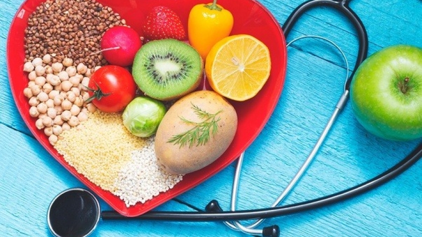 El vínculo entre alimentación y felicidad: claves para una dieta equilibrada y emocionalmente satisfactoria
