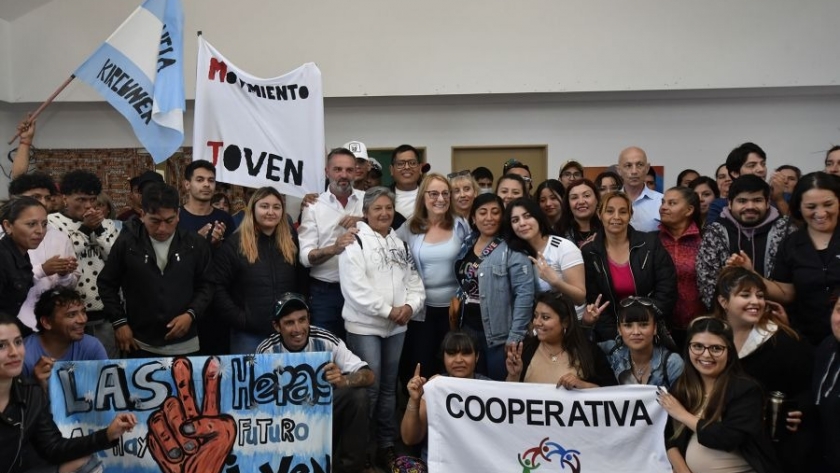 Alicia dialogó con integrantes de cooperativas de familias en Caleta Olivia