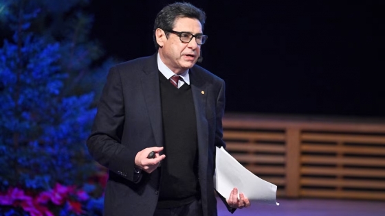 El Nobel de Economía 2025 elogió a Milei por cambios institucionales y subrayó desafíos para el desarrollo argentino